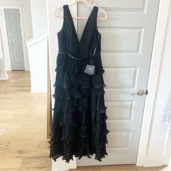 NWT 49054 Mac Duggal Ieena Black Sleeveless Ruffle Tiered V Neck Gown - Picture 3 of 6